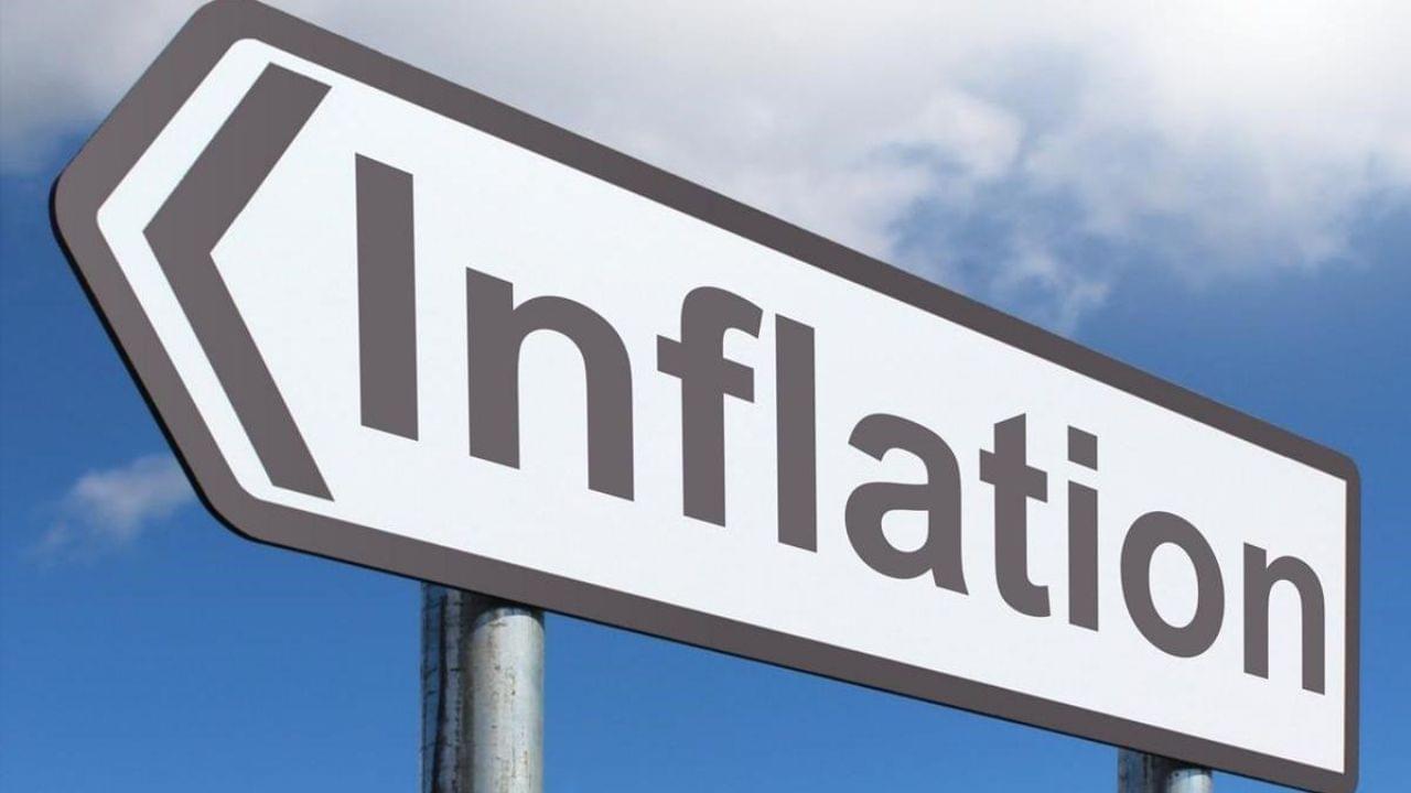 U.S. Consumers Cut Back on Spending